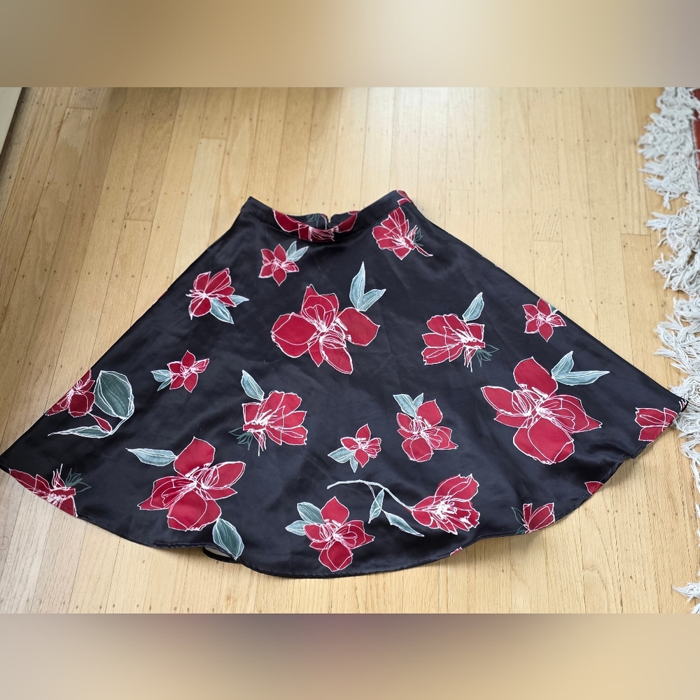 ♥️Forever 21 Black & Red Floral Print Midi Skirt Lined Size S